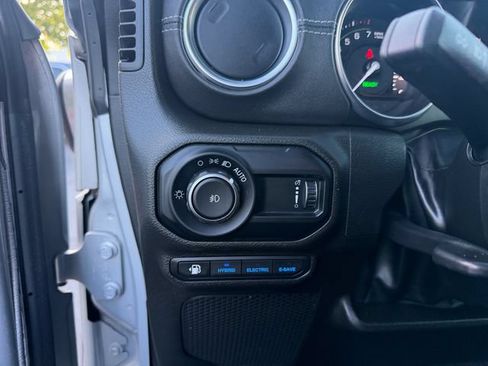 Used 2023 Jeep Wrangler Unlimited Sahara w/ Dual Top Group AWD/4WD image 21