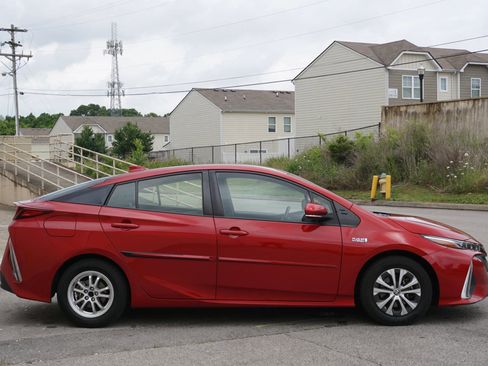Used 2021 Toyota Prius Prime XLE FWD image 6