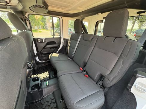 Used 2019 Jeep Wrangler Unlimited Sahara AWD/4WD image 24