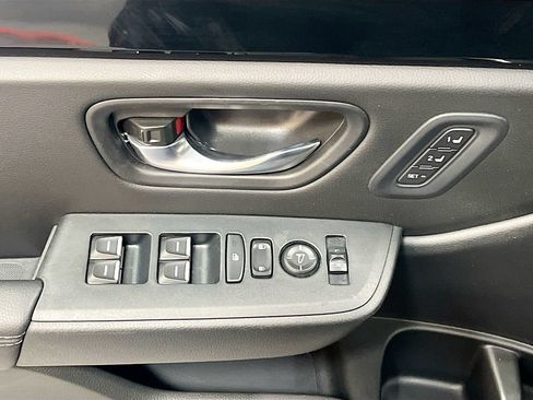 Used 2024 Honda Pilot Touring image 18