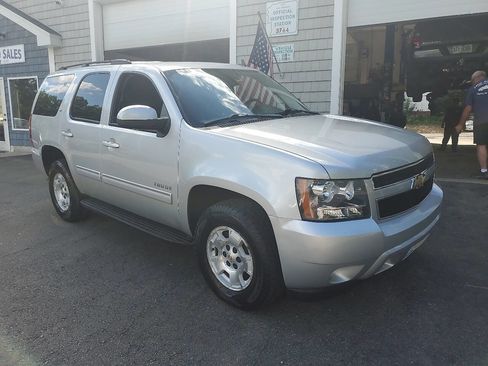 Used 2013 Chevrolet Tahoe LT w/ Luxury Package AWD/4WD image 2