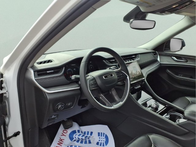 Used 2023 Jeep Grand Cherokee Limited AWD/4WD image 13