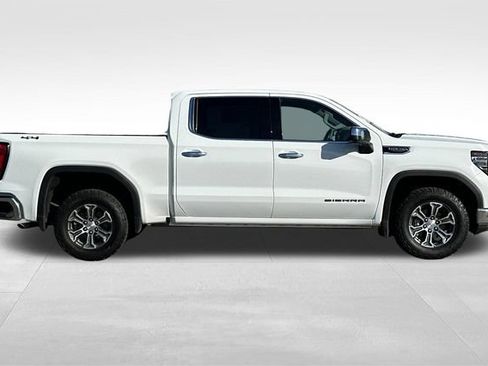 Used 2024 GMC Sierra 1500 SLT AWD/4WD image 3