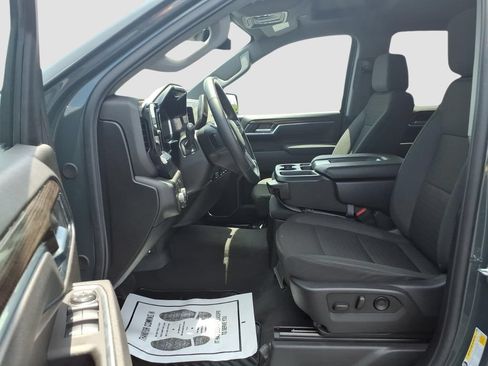 Used 2025 Chevrolet Silverado 1500 LT RWD image 18