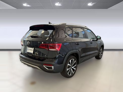 Used 2022 Volkswagen Taos SE FWD image 9