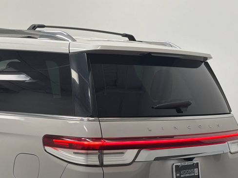 Used 2023 Lincoln Navigator Reserve AWD/4WD image 8