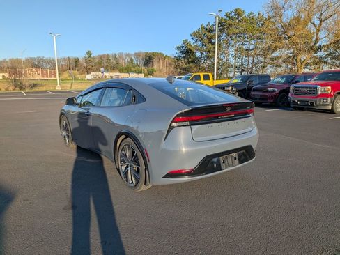 Used 2024 Toyota Prius XLE AWD/4WD image 5