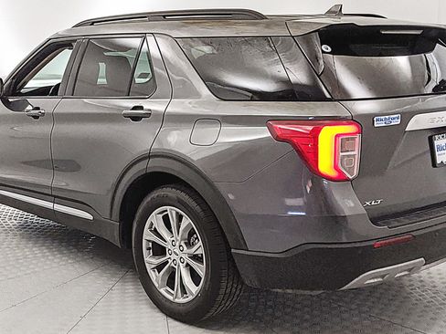 Used 2020 Ford Explorer XLT w/ Equipment Group 202A RWD image 4