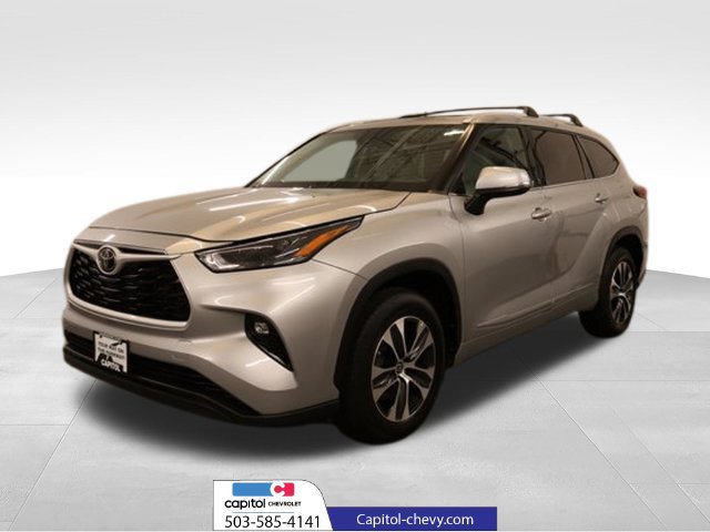 Used 2022 Toyota Highlander XLE AWD/4WD image 6