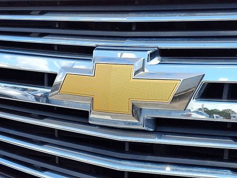 Used 2019 Chevrolet Suburban Premier AWD/4WD image 38