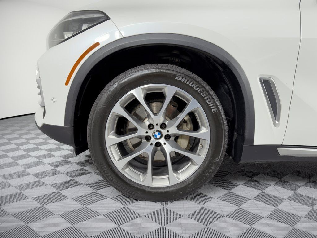 Used 2022 BMW X5 xDrive40i w/ Luxury Seating Package AWD/4WD image 13