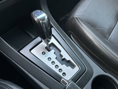 Used 2010 Dodge Avenger R/T image 21