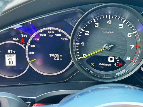 Used 2023 Porsche Cayenne image 12