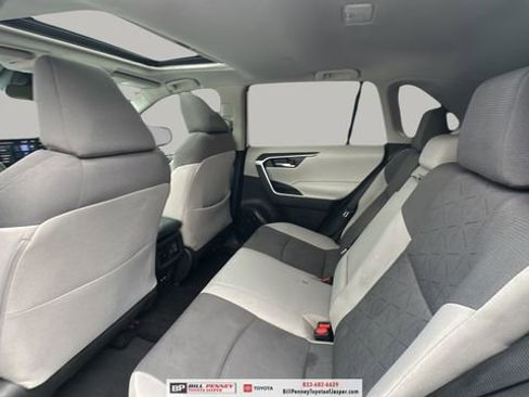 Used 2021 Toyota RAV4 XLE w/ Convenience Package image 13