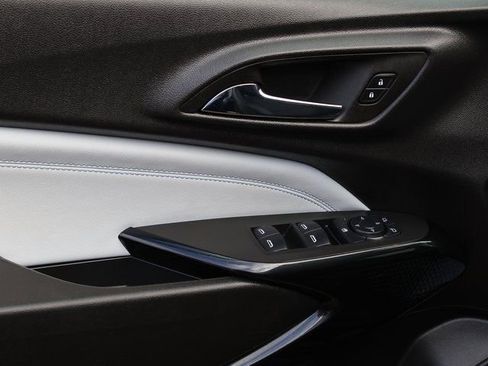 Certified 2025 Chevrolet Trax LT FWD image 23