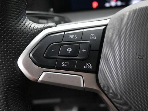 Used 2025 Volkswagen Tiguan SE R-Line AWD/4WD image 19