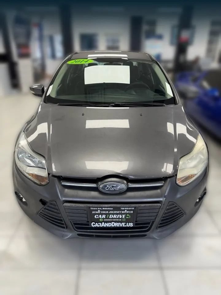 Used 2014 Ford Focus SE w/ SE Winter Package FWD image 2