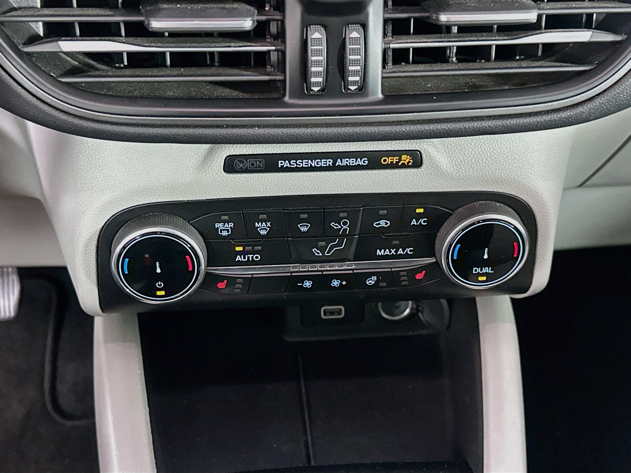 Used 2024 Ford Escape Active w/ Cold Weather Package FWD image 23