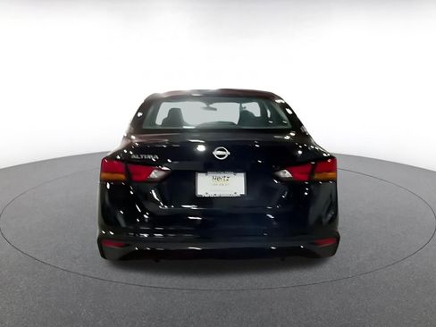 Used 2025 Nissan Altima 2.5 SV image 4