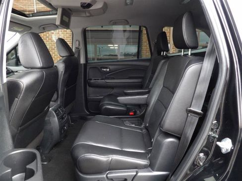 Used 2022 Honda Pilot Touring image 12