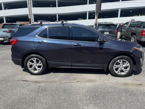 Used 2019 Chevrolet Equinox LT w/ Sun & Navigation Package AWD/4WD image 4