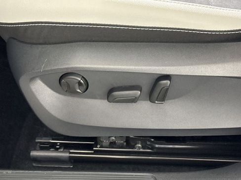 New 2025 Volkswagen Taos SE image 14