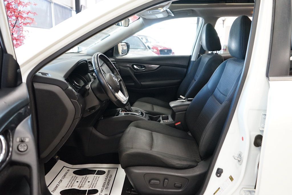 Used 2017 Nissan Rogue SV AWD/4WD image 26