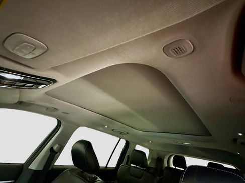 Used 2023 Jeep Grand Cherokee L Limited w/ Black Appearance Package image 27