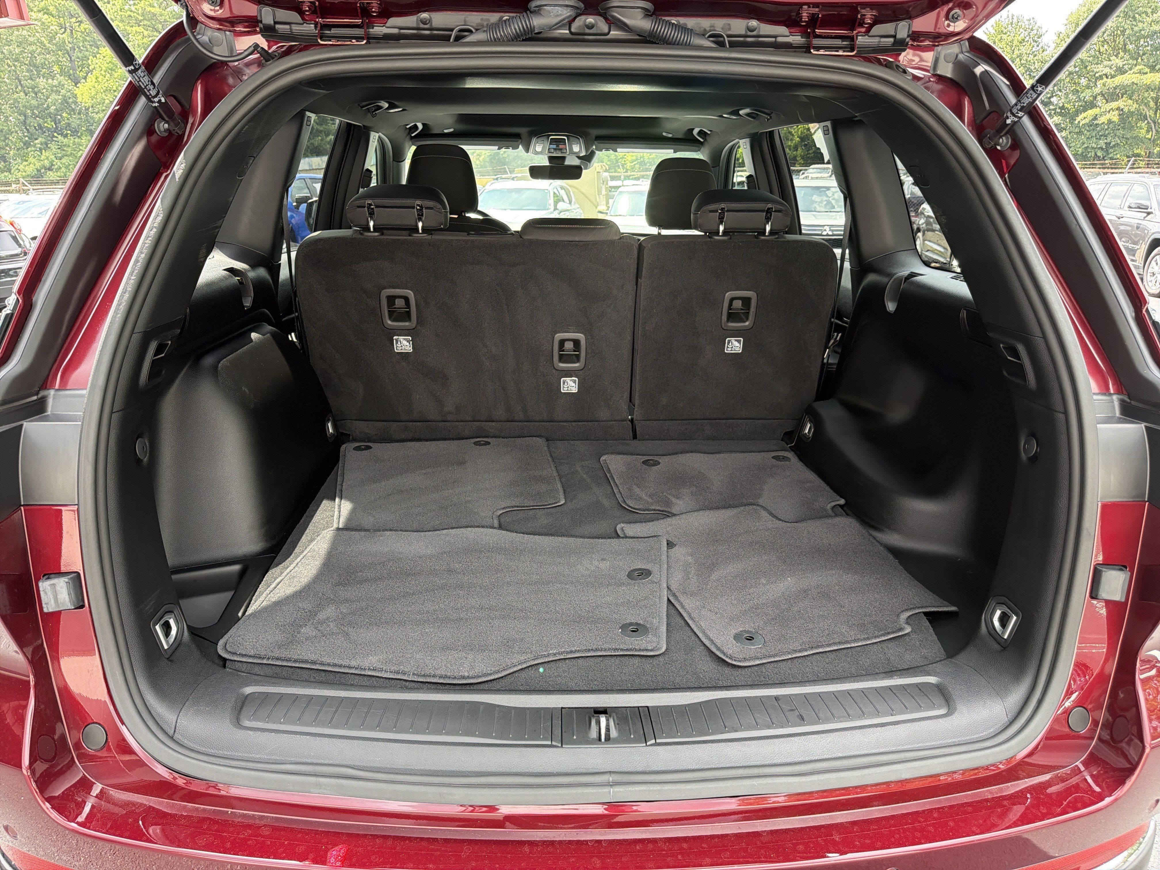 Used 2025 Jeep Grand Cherokee Laredo X RWD image 18