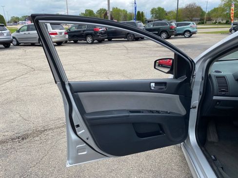 Used 2012 Nissan Sentra 2.0 SR FWD image 11