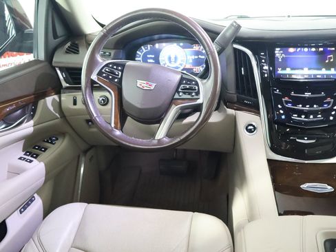 Used 2017 Cadillac Escalade ESV Premium Luxury AWD/4WD image 30