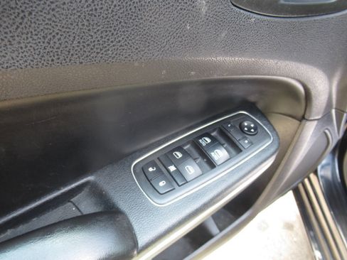Used 2018 Chrysler 300 S w/ 300S Premium Group AWD/4WD image 16