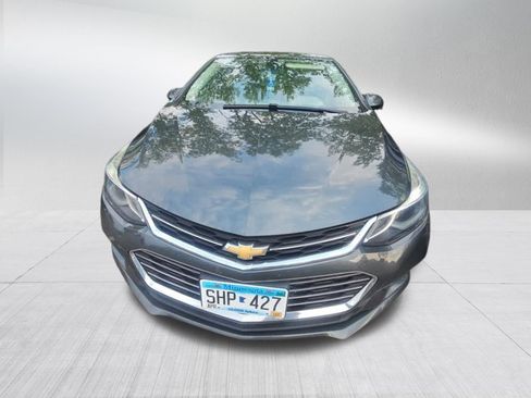Used 2018 Chevrolet Cruze Premier FWD image 2