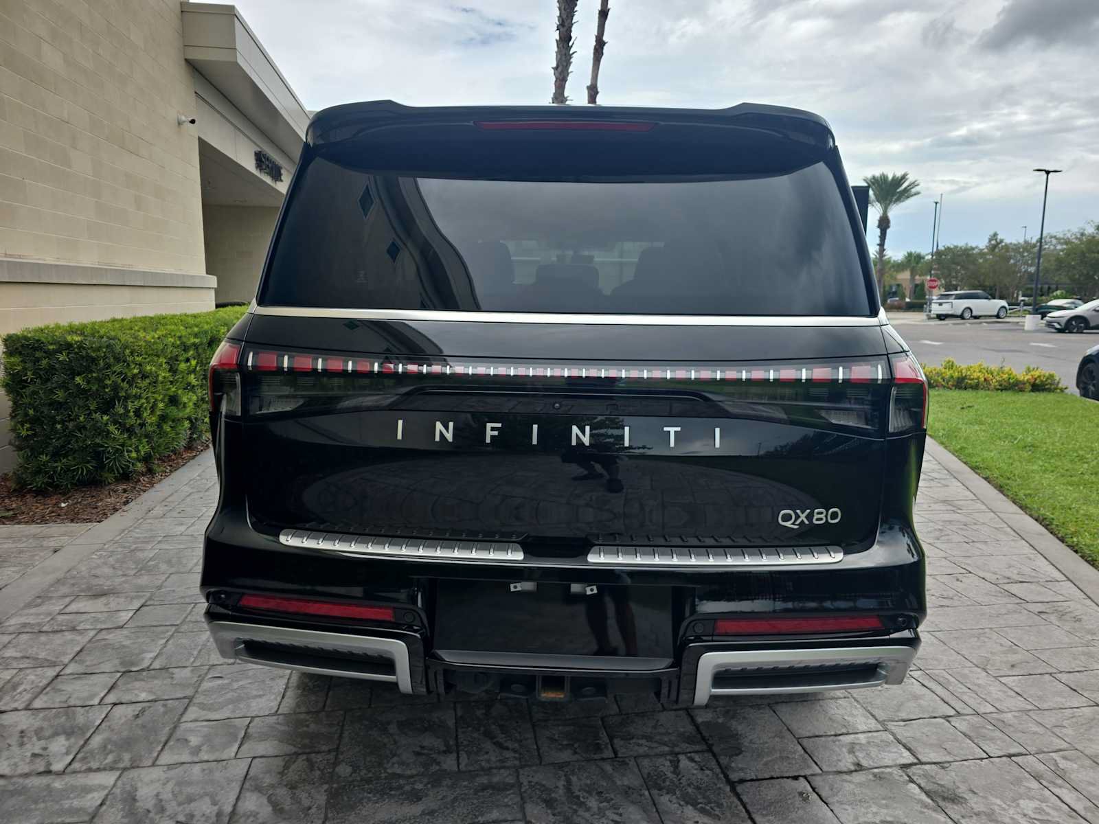 Used 2025 INFINITI QX80 Pure w/ Exterior Package RWD image 5