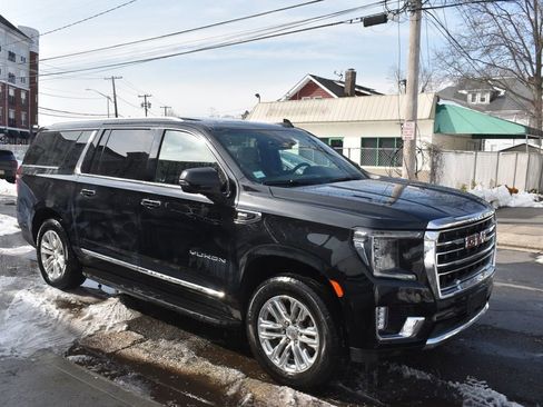 Used 2024 GMC Yukon XL SLT w/ SLT Premium Package image 4
