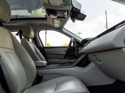 Used 2019 Land Rover Range Rover Velar S image 39