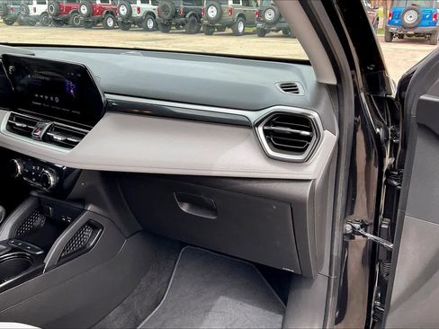 Used 2025 Chevrolet TrailBlazer LT FWD image 18