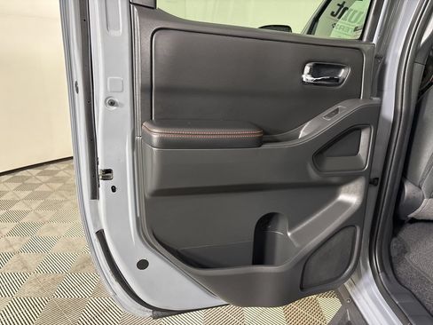 Used 2025 Nissan Frontier PRO-4X AWD/4WD image 22