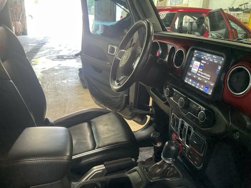 Used 2018 Jeep Wrangler Unlimited Rubicon AWD/4WD image 25