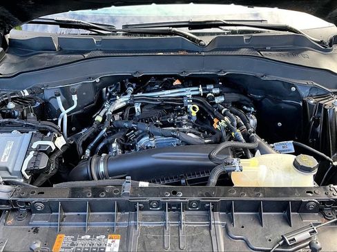 Used 2025 Ford Explorer Active RWD image 9