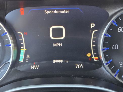 Used 2023 Chrysler Pacifica Touring-L FWD image 15