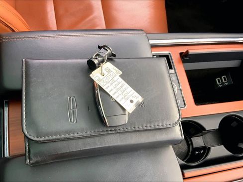 Used 2018 Lincoln Navigator L Reserve w/ Technology Package image 14