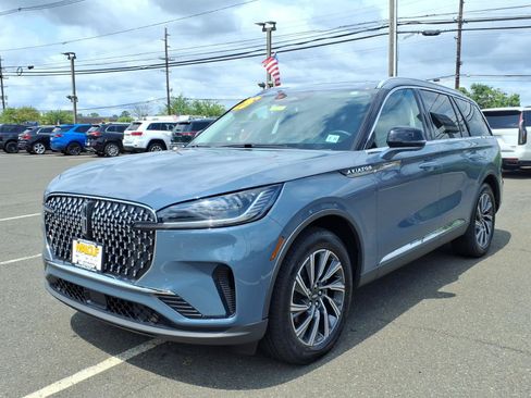 Used 2026 Lincoln Aviator AWD image 3