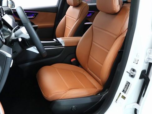 Used 2024 Mercedes-Benz GLC 300 4MATIC w/ Driver Assistance Package image 17