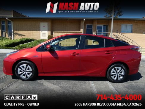Used 2017 Toyota Prius Three w/ Carpet Mat Package FWD image 15