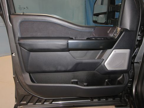 New 2026 Ford F250 Platinum AWD/4WD image 4