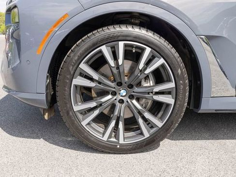Used 2023 BMW X7 xDrive40i w/ Premium Package AWD/4WD image 5