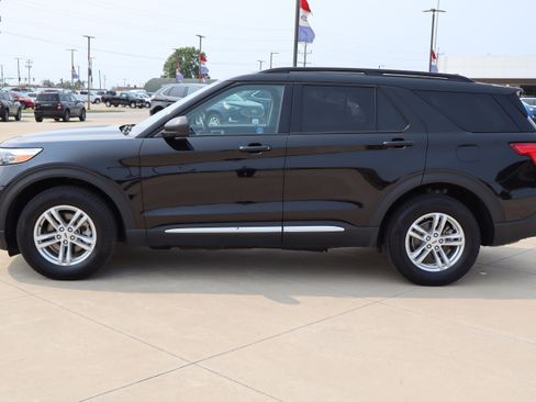 Used 2023 Ford Explorer XLT w/ Equipment Group 202A image 9