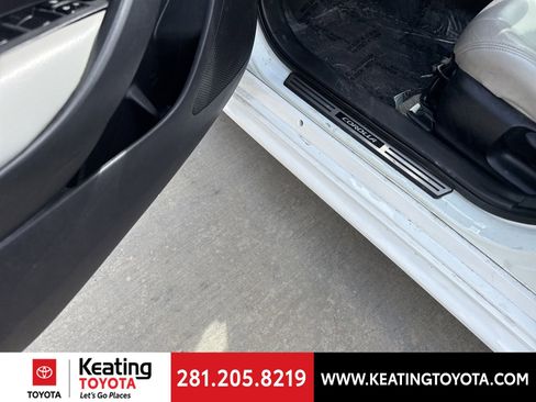 Used 2020 Toyota Corolla L image 11