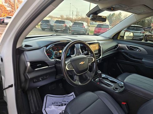 Used 2018 Chevrolet Traverse LT image 2